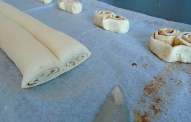 Печенье с сахаром и корицей из готового слоёного теста
