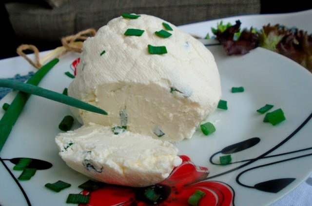 Вкусный домашний сыр из греческого йогурта