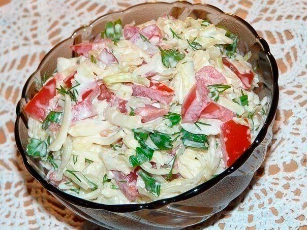 Салат «Капустный» с помидорами и сыром