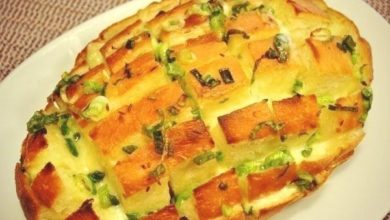 Луковый хлеб с сыром