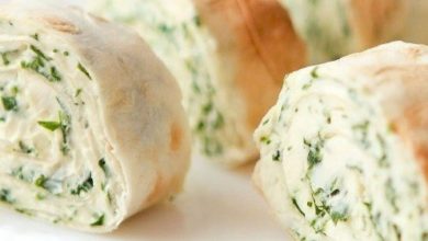 Рулетики с сыром и зеленью в лаваше