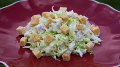 Салат из свежей капусты с курицей
