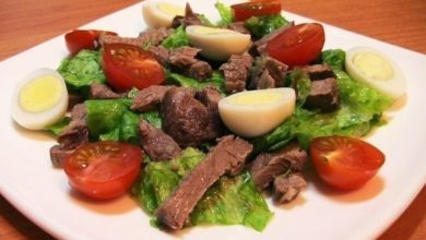 Салат с говядиной, помидорками и яйцами