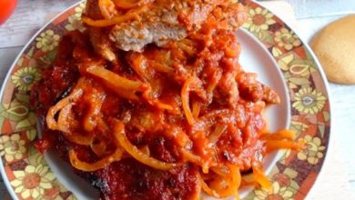 Ошеек, запечённый в кетчупе с луком