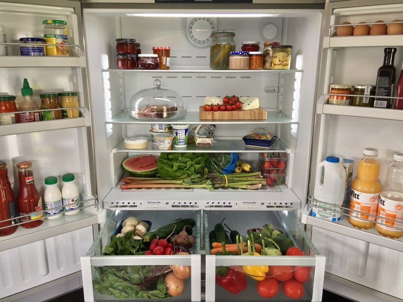 Что нельзя хранить в холодильнике