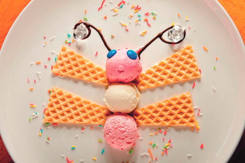 8 десертов из мороженого с клубникой для детского праздника