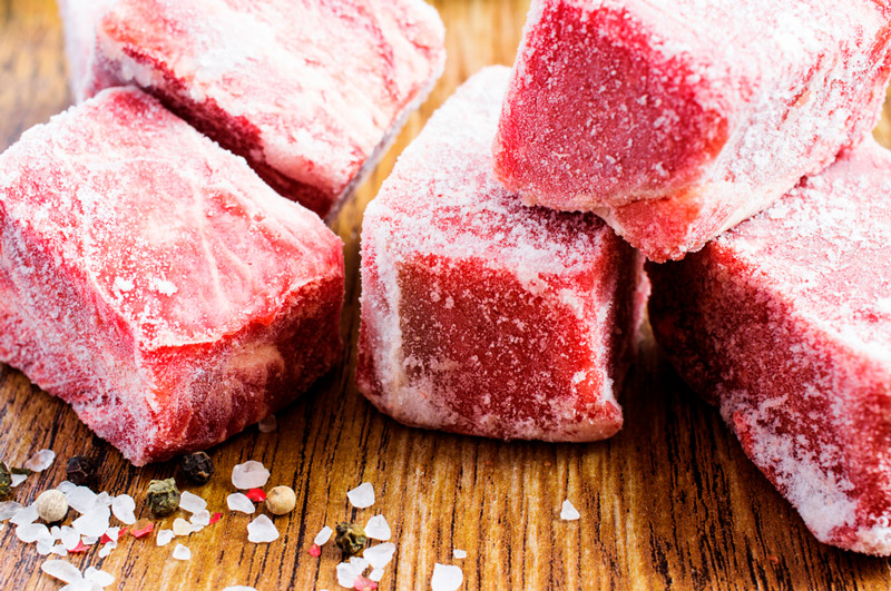 Как быстро и правильно разморозить мясо