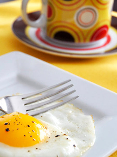 Как приготовить яйца в микроволновке 3 разными способами?